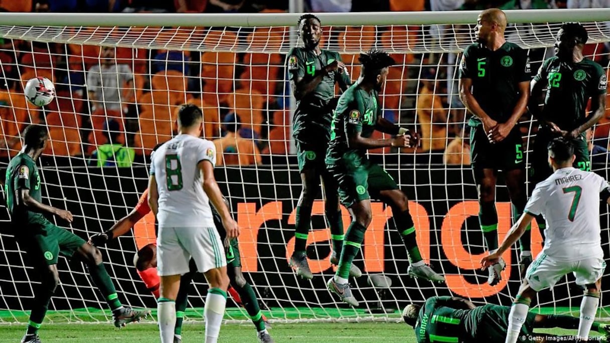 Coup franc de la dernière seconde marqué par Mahrez contre le Nigeria en CAN 2019.
