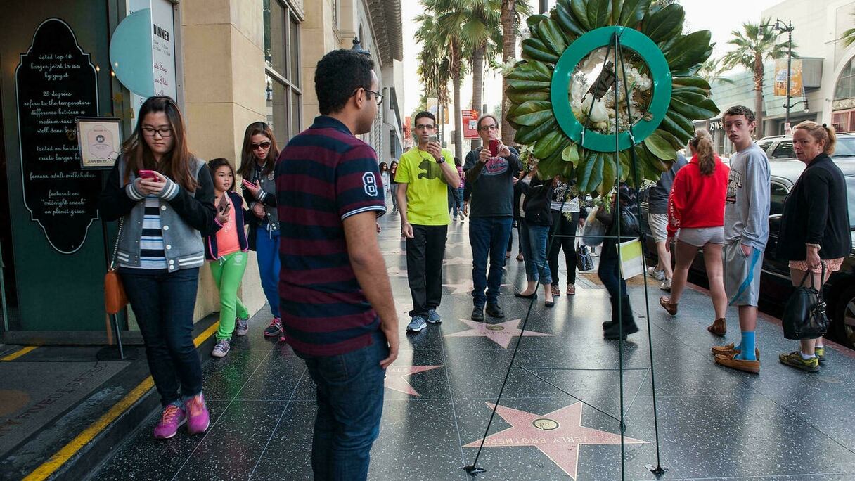 Des fleurs honorent la mémoire de Phil Everly au Hollywood Walk of Fame, le 4 janvier 2014. Le pionnier du rock et de la country Don Everly, l'autre moitié des Everly Brothers, est décédé à 84 ans. Ses tubes "Bye Bye Love" et "Wake Up Little Susie" sont inoubliables. 
