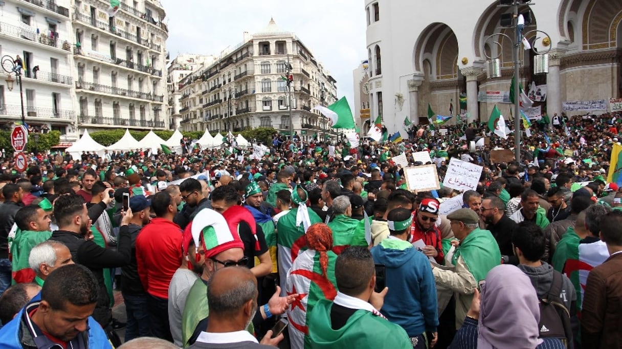 Les Algériens dans la rue pour le 8e vendredi consécutif.
