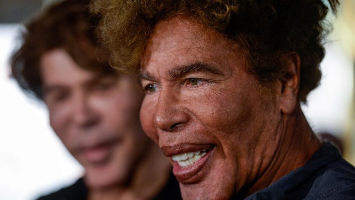 Grichka Bogdanoff (au premier plan) et son frère Igor, en 2018 à Paris.