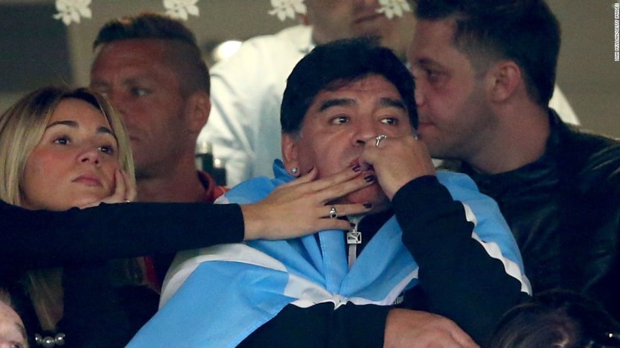 L'idole des Argentins, Diego Maradona a pleuré à l'issue de la défaite de ses compatriotes en Coupe du monde de Rugby, face à l'Australie (15-29).
