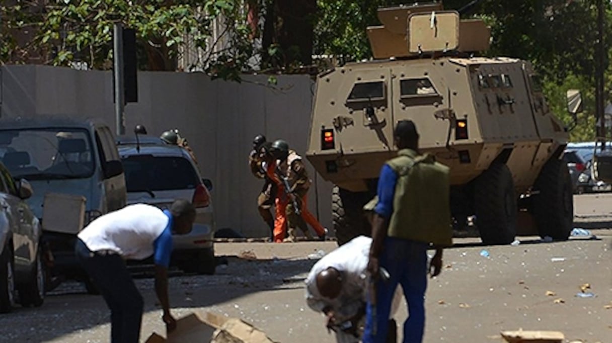 Huit militaires burkinabè ont été tués, 61 membres des forces de l'ordre et 24 civils ont été blessés, tandis que huit assaillants ont été abattus lors de l'attaque.
