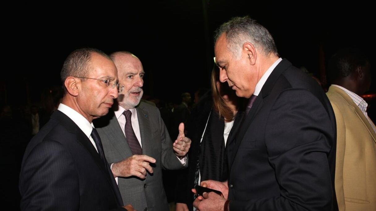 Les ministres Hassad et Mezouar en discussion avec le président du Forum Crans Montana, JP Carteron
