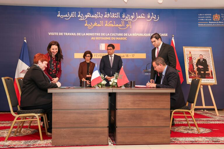 Lors de la signature des accords de renforcement de coopération culturelle entre le Maroc et la France.