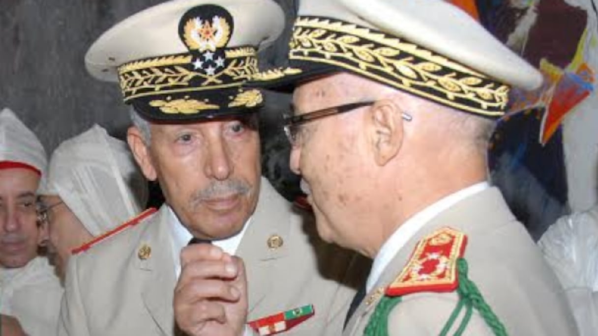 Les généraux Bouchaib Arroub et Abdelaziz Bennani, deux poids lourds des Forces armées royales.
