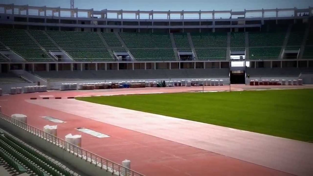 Le nouveau stade d'Agadir dispose d'une capacité de 45.000 places assises numérotées avec 5.000 places VIP et 288 places réservées à la presse
