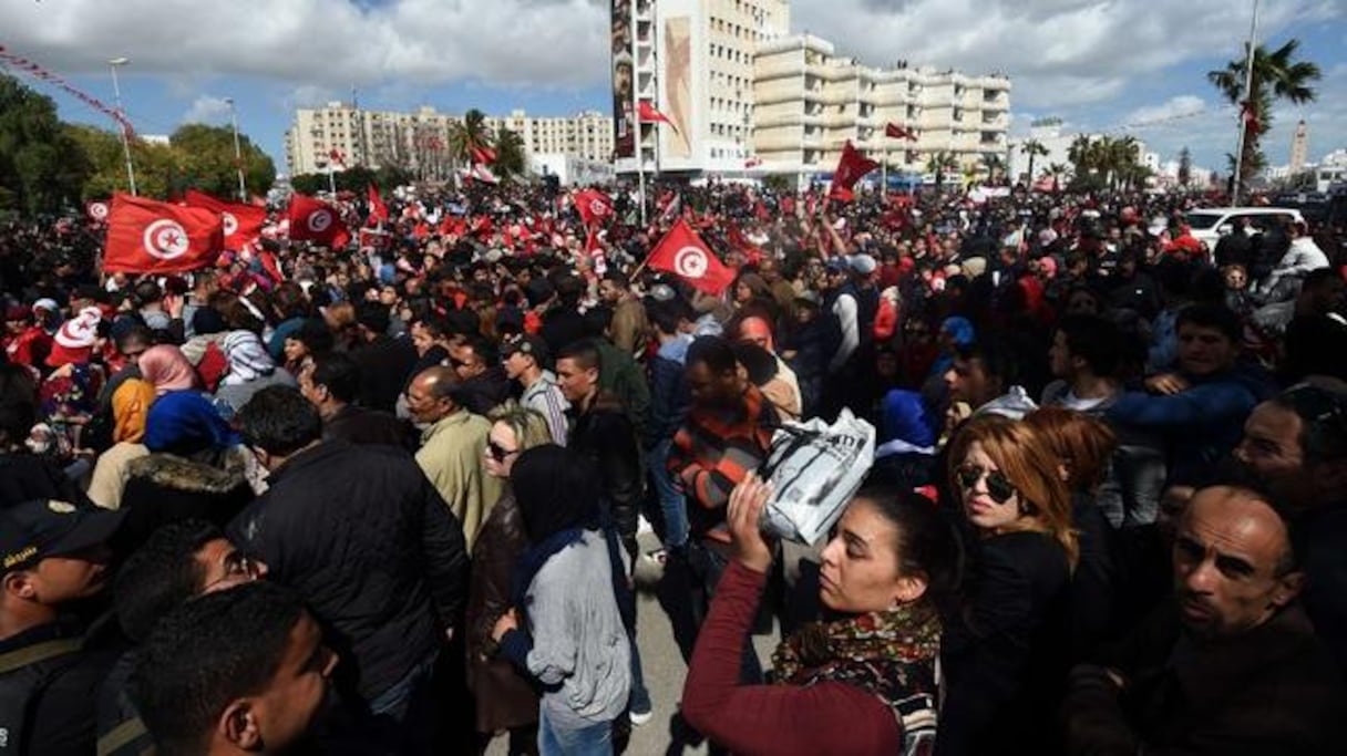 «Notre pays est plus fort que le terrorisme», clamaient les manifestants.
