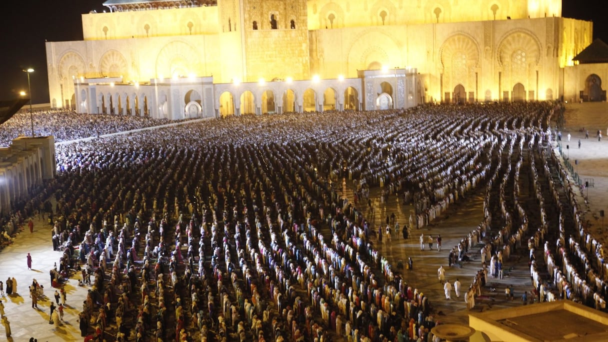 Prés de 240.000 fidèles ont prié ce samedi à la mosquée Hassan II. C'était la clôture des 60 sourates guidée par le Cheikh Omar Kazabri.
