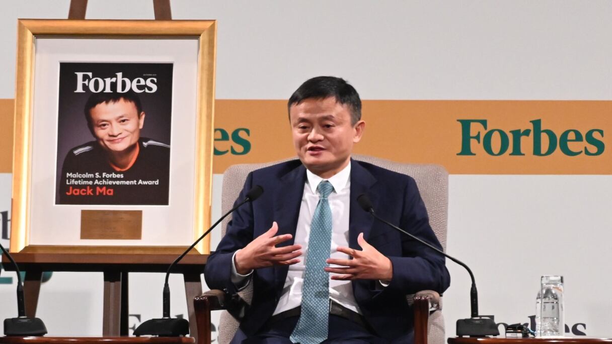 Jack Ma, co-fondateur et ancien président exécutif du groupe Alibaba, prend la parole lors de la Forbes Global CEO Conference à Singapour, le 15 octobre 2019.