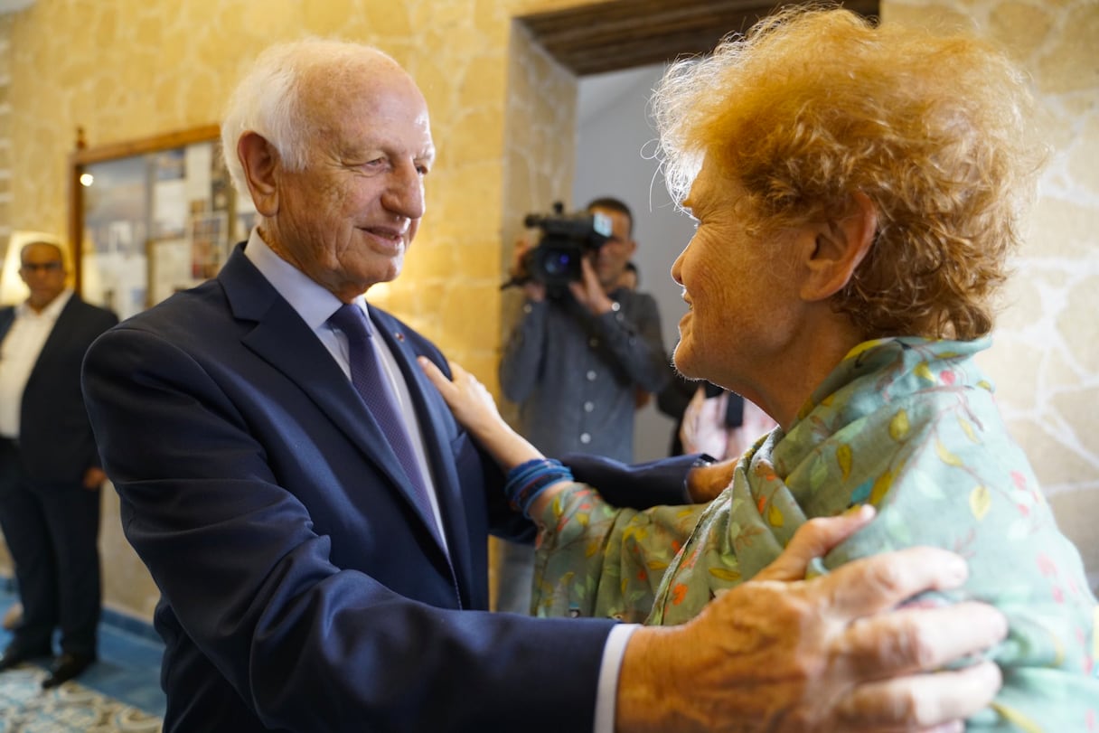 Deborah Lipstadt, Envoyée spéciale du gouvernement américain pour la lutte le racisme et l’antisémitisme, accueillie à Essaouira, le 11 mais 2023, par André Azoulay, conseiller du Roi et Président de l’association Essaouira-Mogador.