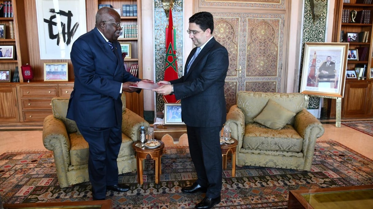 Le ministre des Affaires étrangères, Nasser Bourita a reçu, ce vendredi 6 mai 2022, l'ambassadeur itinérant de la République d'Angola, Bernardo Mbala Dombele.
