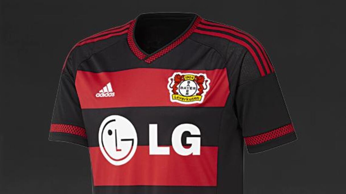 Bayer Leverkusen domicile (Adidas).