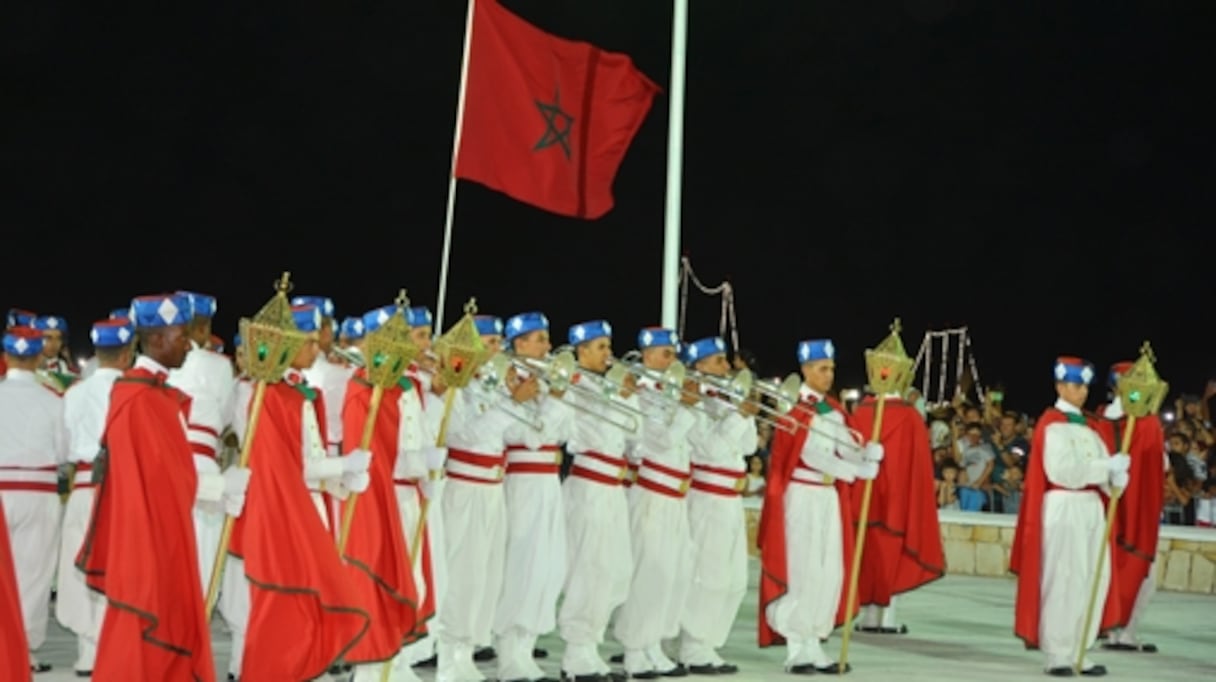 La Garde Royale en parade à M'Diq, mardi 20 août en soirée. 
