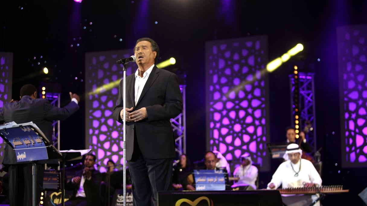 Avant même de décrocher son diplôme dans l'industrie maritime, il se fera remarquer sur les ondes des radios à l'âge de 12 ans à peine. L'artiste est déjà passionné, très tôt, par la musique arabe, dont il est aujourd'hui une grande icône.
