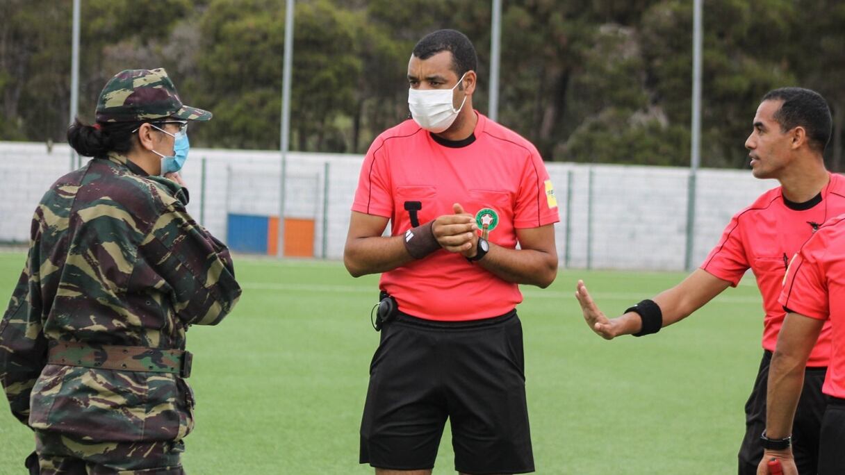 Les représentants des autorités locales ont arrêté le match Widad de Témara Vs KAC de Kénitra en raison du Covid-19. 
