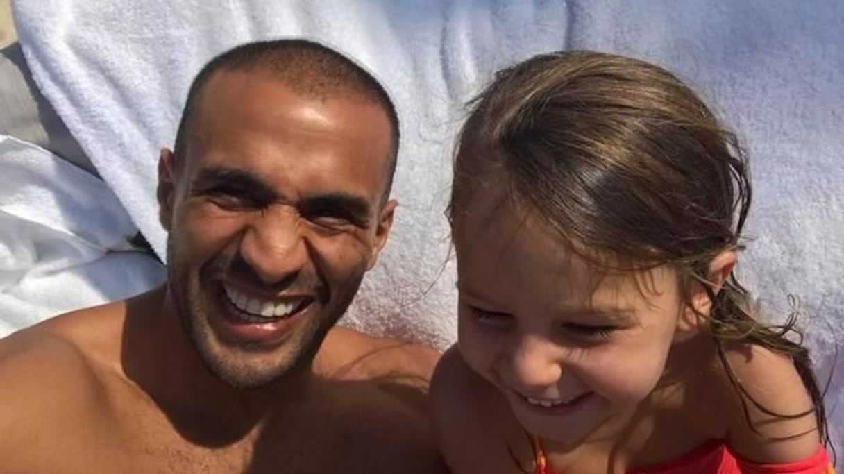 Le champion marocain Badr Hari en compagnie de sa fille
