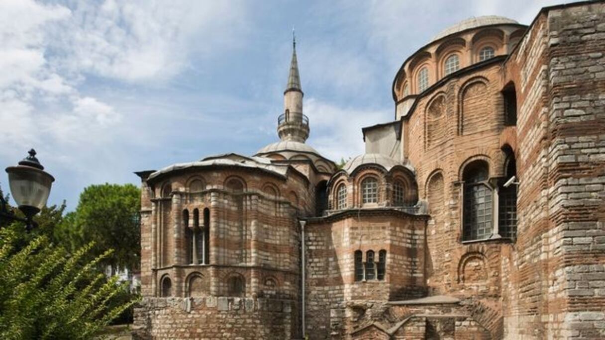 L’église byzantine de la Chora d'Istanbul, convertie en musée après la Seconde Guerre mondiale, est surtout connue pour ses magnifiques mosaïques et fresques datant du XIVe siècle.