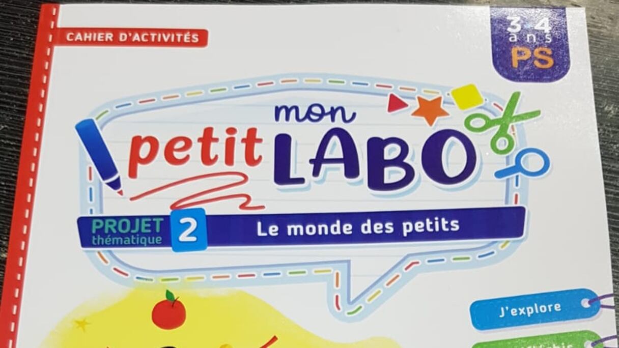 Une partie de la première de couverture du manuel scolaire Mon petit labo, pour des enfants âgés de trois à quatre ans. 
