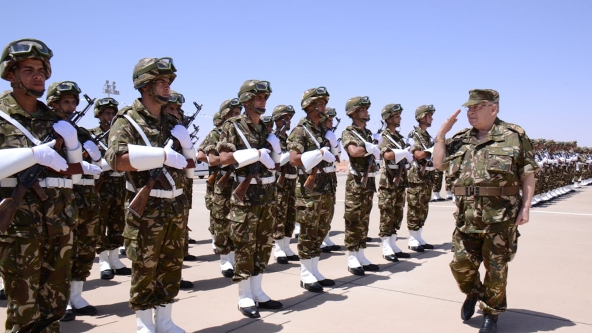 L'armée algérienne manoeuvre contre un "ennemi imaginaire"!
