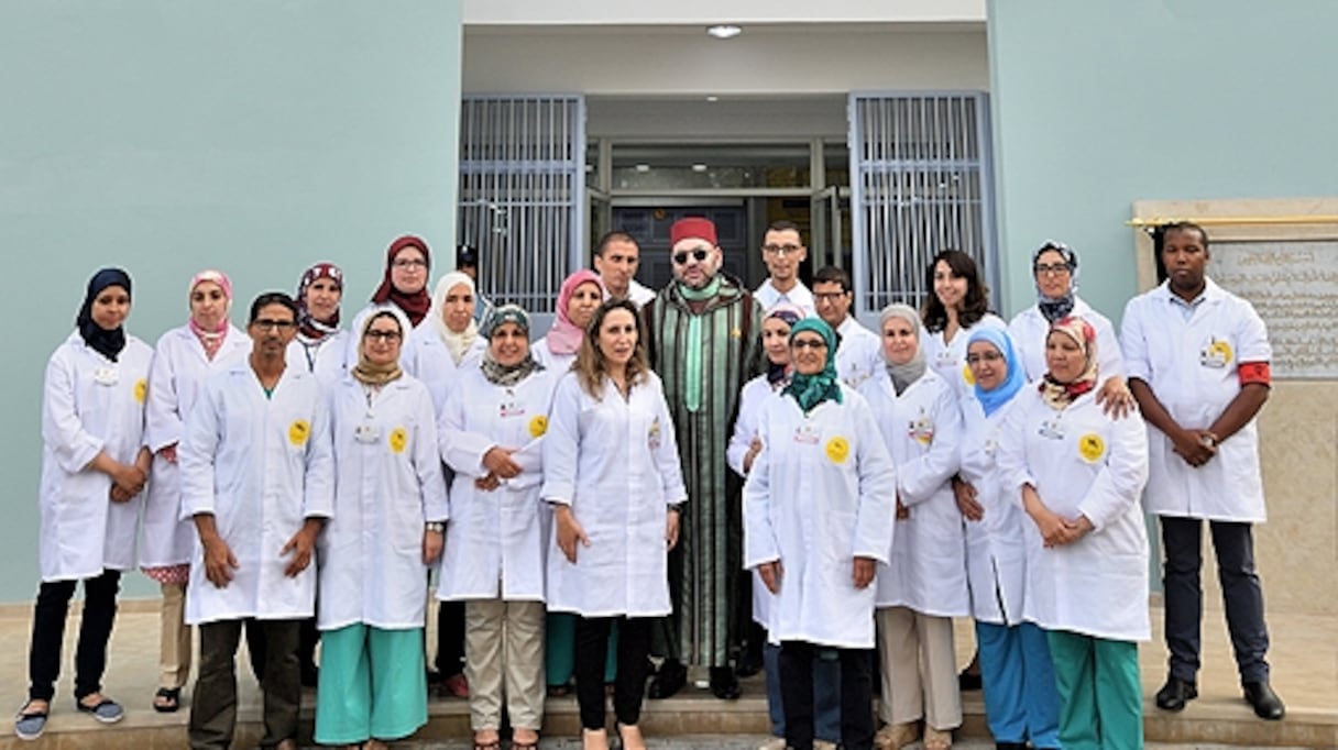 Le roi Mohammed VI inaugure un centre de soins de santé primaires à l’arrondissement Sidi Othmane à Casablanca.
