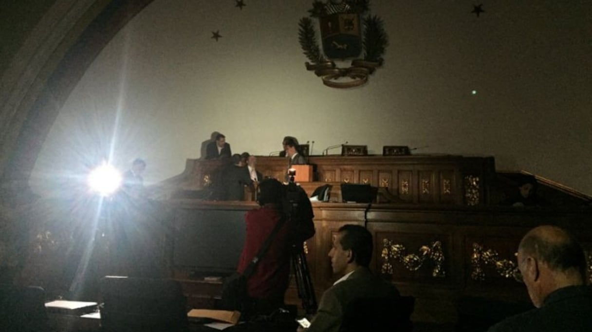 Panne d'électricité en pleine session au Parlement vénézuélien.
