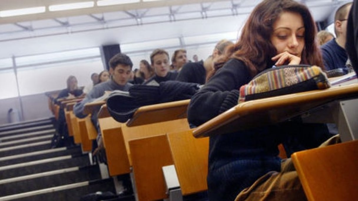 Après le Maroc en première position, l’Algérie passe en deuxième position avec 30.521 étudiants en France, devant la Chine.
