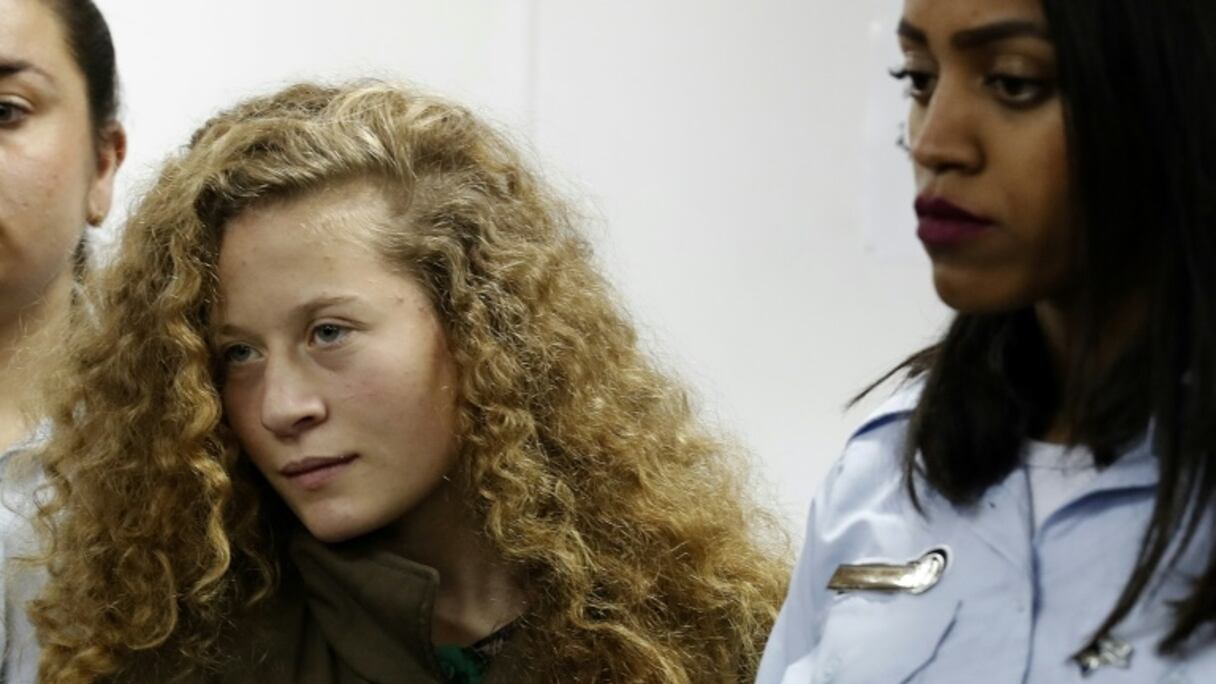 L'adolescente palestinienne Ahed Tamimi devant la cour militaire dans la prison israélienne d'Ofer le 28 décembre 2017.