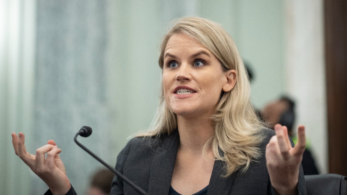 L'ancienne employée de Facebook et lanceuse d'alerte Frances Haugen témoigne devant une audience du Comité sénatorial du commerce, des sciences et des transports à Capitol Hill, le 5 octobre 2021, à Washington, DC.
