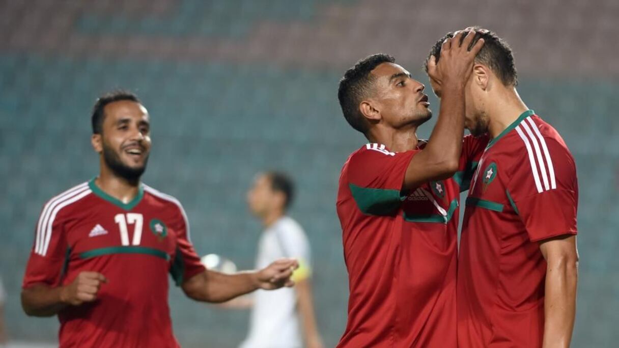 Les Lions de l'Atlas se congratulent après leur victoire (4-0) face à la Lybie, jeudi 22 octobre, à Tunis.