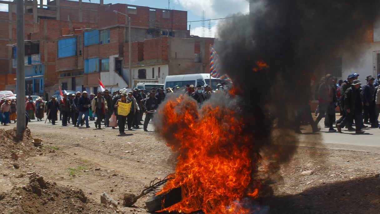 Des centaines de partisans du président déchu et emprisonné Pedro Castillo ont défilé à Puno, dans le sud du Pérou, le 9 janvier 2023.
