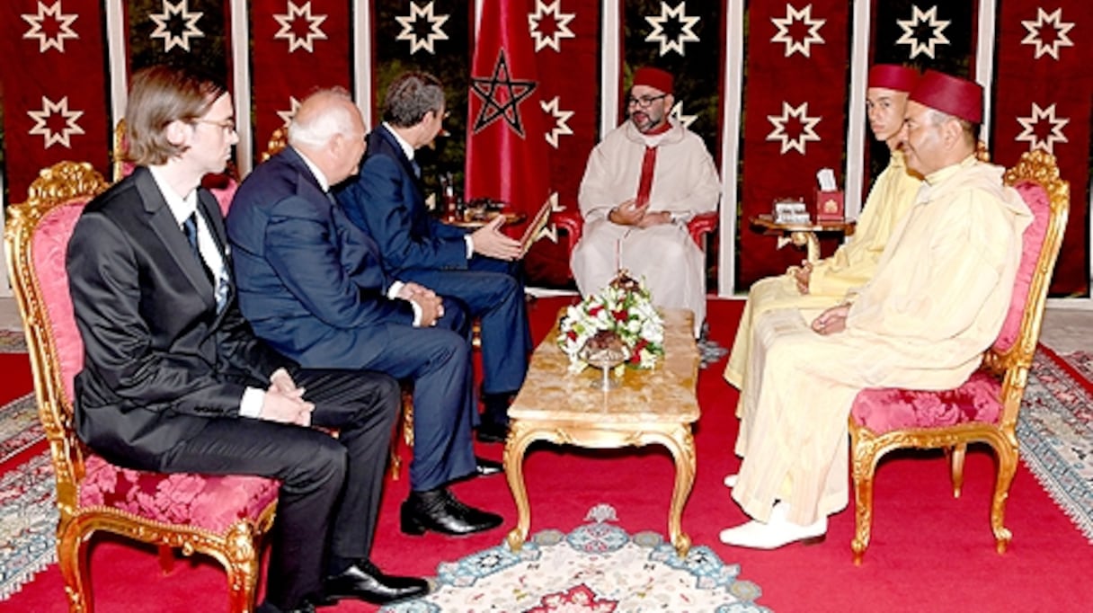 Le roi Mohammed VI recevant, lundi 30 juillet 2018, au Palais Marshane à Tanger, José Luis Rodriguez, ancien chef du gouvernement espagnol et Miguel Angel Moratinos, ancien ministre espagnol des Affaires étrangères et de la coopération.
