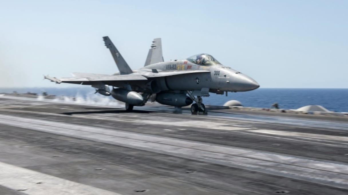 Un F-18 américain décolle du porte-avion USS Harry S. Truman, le 6 juin 2016 en Mer Méditerranée.
