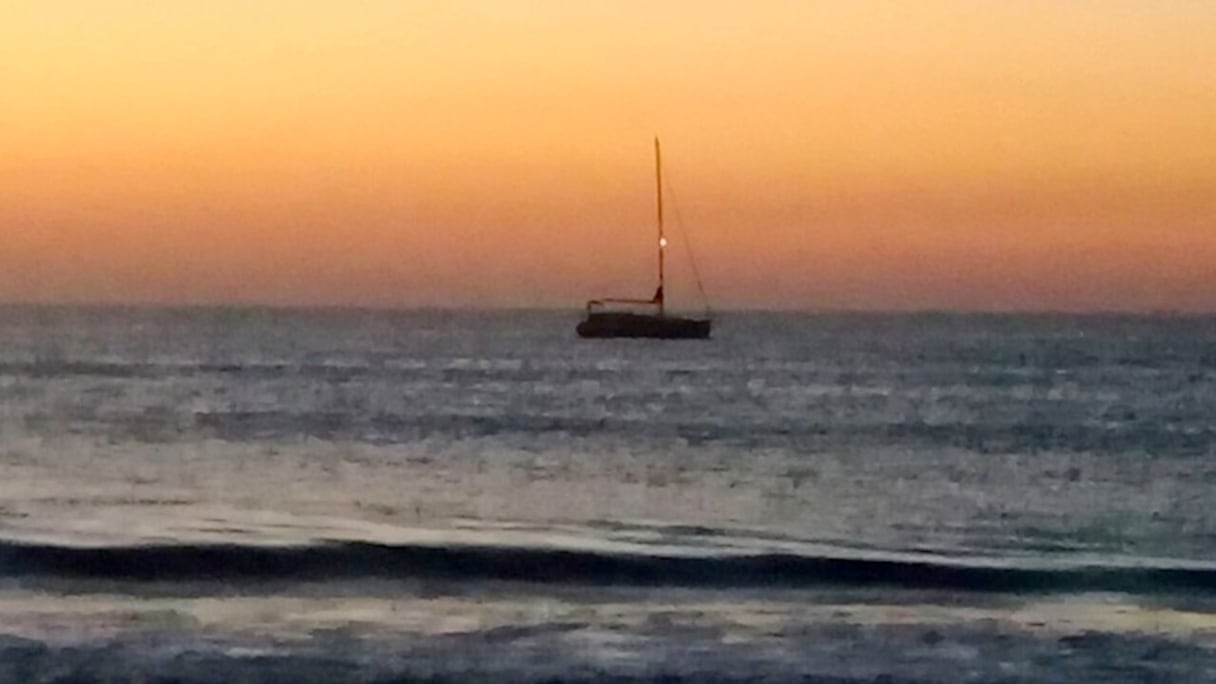 Le yacht suspect au large du palais du roi Salmane à Tanger. 
