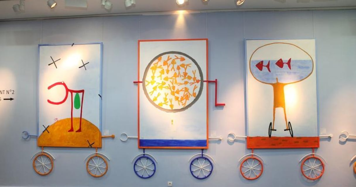 Pourtant, si l'univers de Abdelkrim Ouazzani semble renvoyer au monde joyeusement onirique et ludique de l'enfance, il tisse là une certaine narration autour de l'altérité, à travers le thème du voyage. 
