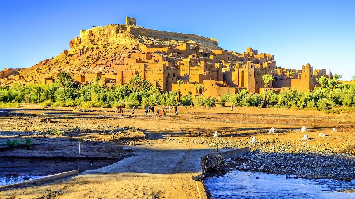 Ksar d'Aït Ben Haddou, près de Ouarzazate. Inscrit au patrimoine mondial de l'Unesco en 1987, bien des films y ont été tournés, dont Lawrence d'Arabie (David Lean, 1962), Jésus de Nazareth (Franco Zeffirelli, 1977) ou encore Kundun (Martin Scorsese, 1997). 
