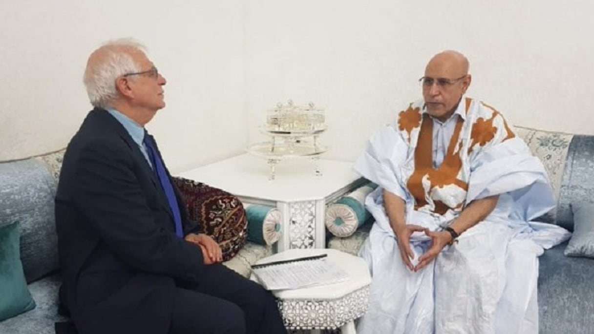 Le nouveau président mauritanien, Mohamed ould Cheikh El Ghazouani, avec le ministre espagnol des Affaires étrangères, de l'Union européenne et de la coopération, Josep Borrell.
