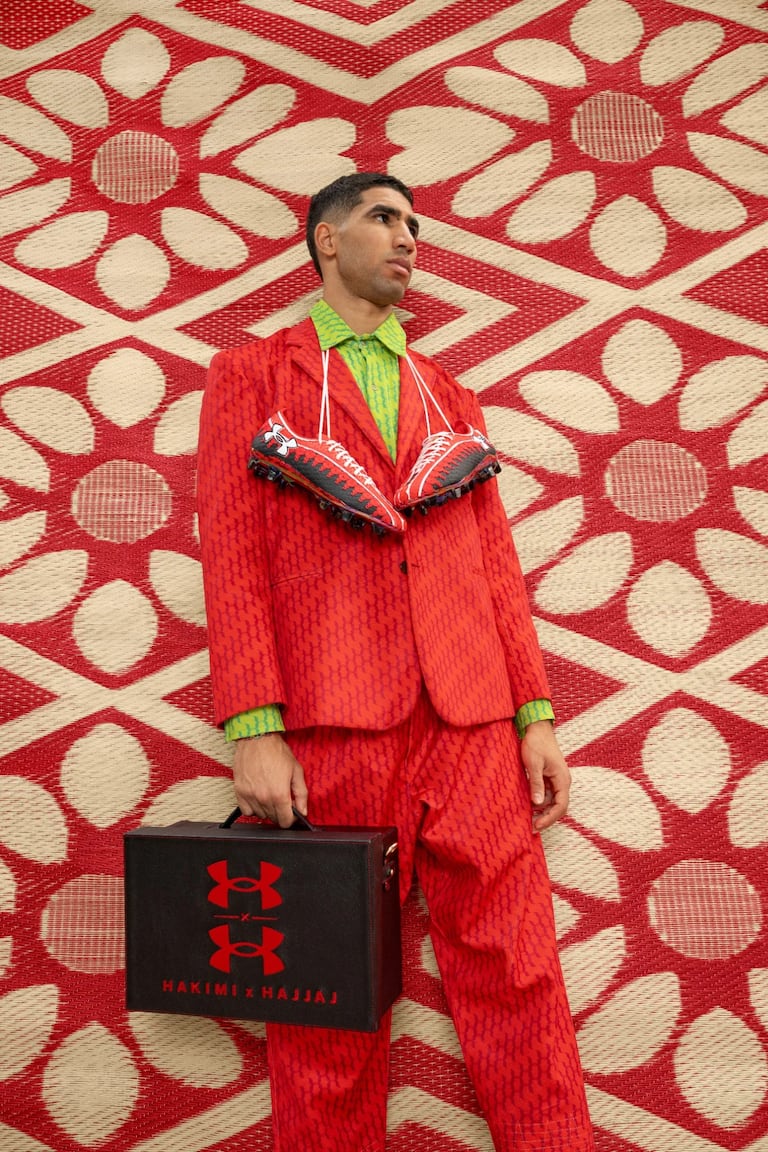 La nouvelle paire de crampons Under Armour d'Achraf Hakimi, signés par l'artiste Hassan Hajjaj et conçus à l'occasion de la CAN.