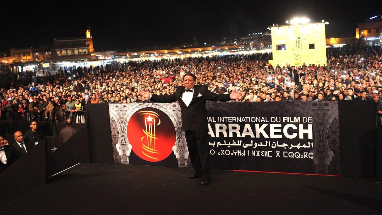 Adel Imam sur la place Jamaâ El Fna envahie par la foule.
