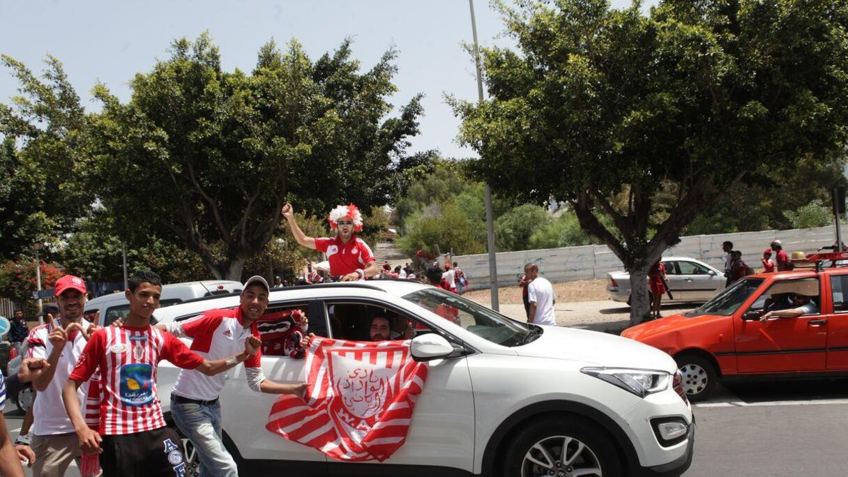 Attention, un supporter du Hassania Agadir s'est glissé sur cette photo.
