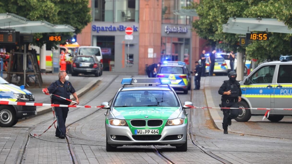 Déploiement de la police dans le centre-ville de Wurtzbourg, dans le sud de l'Allemagne, le 25 juin 2021.
