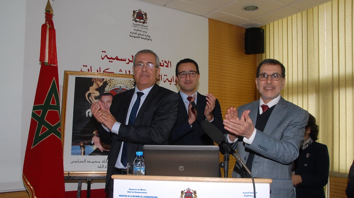 Le Premier ministre Saâd-Eddine El Othmani et Mohammed Ben Abdelkader, ministre chargé de la Réforme de l’administration, lors du lancement du portail chikaya.ma en janvier 2018.
