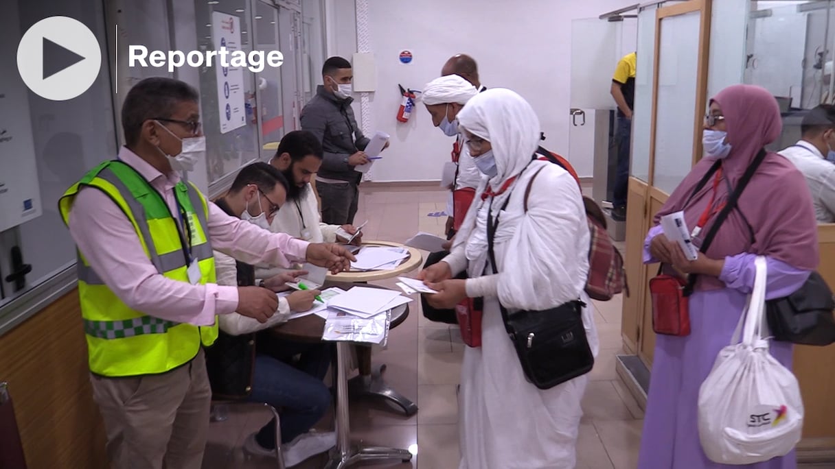 Un premier groupe de 146 pèlerins est parti pour La Mecque et Médine, depuis l’aéroport de Laâyoune, le 25 juillet 2022.
