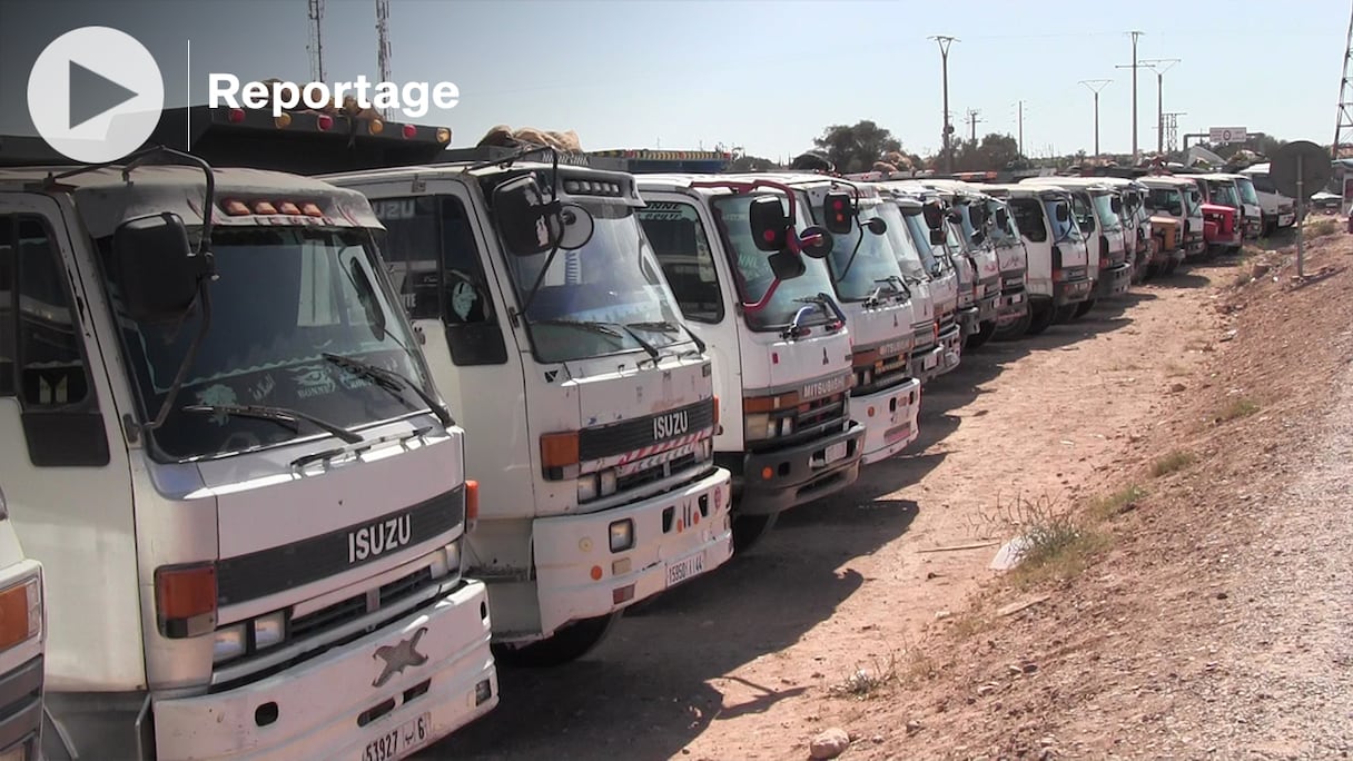 Les routiers d'Inezgane (Souss-Massa) observent une grève de 72 heures depuis le 7 mars 2022, à l'appel de plusieurs syndicats, pour protester contre la hausse du prix du carburant à la pompe, suite à la guerre en Ukraine.
