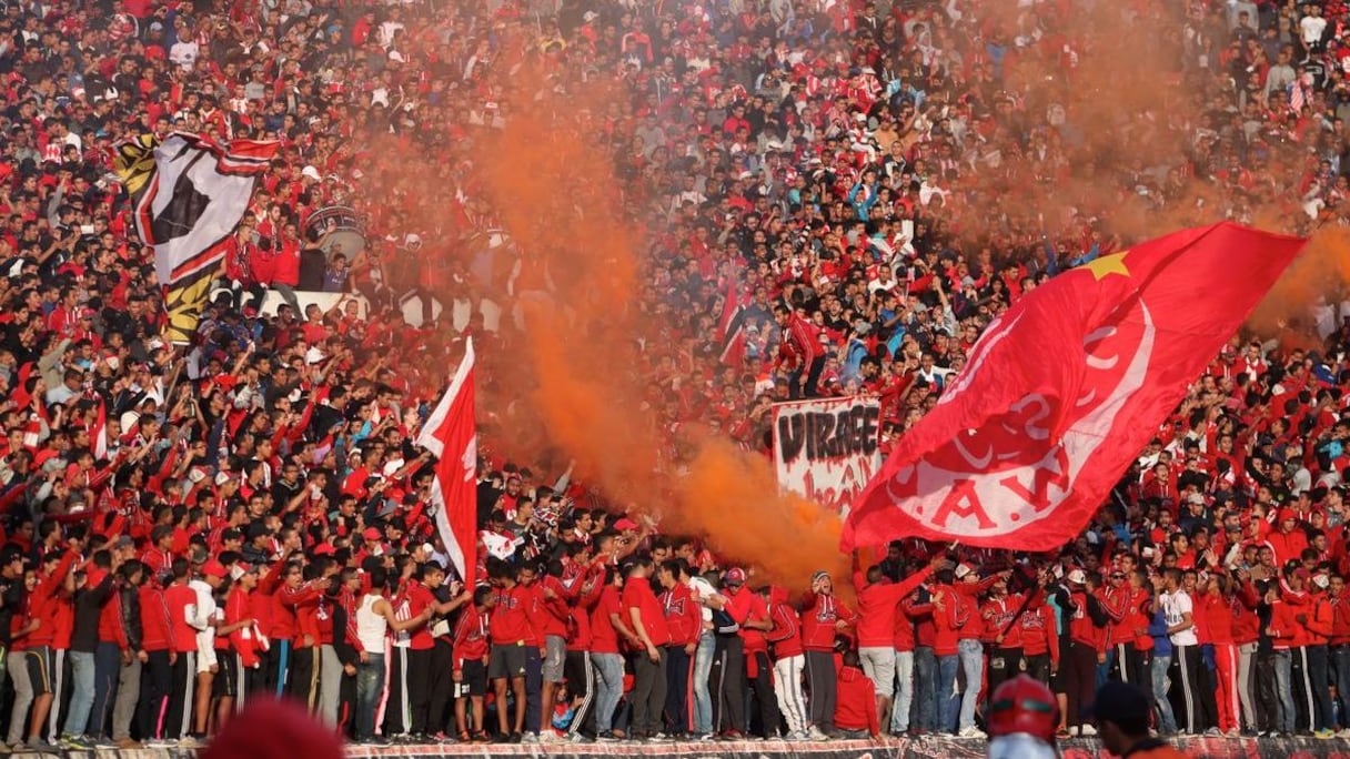 Le public wydadi en feu. 
