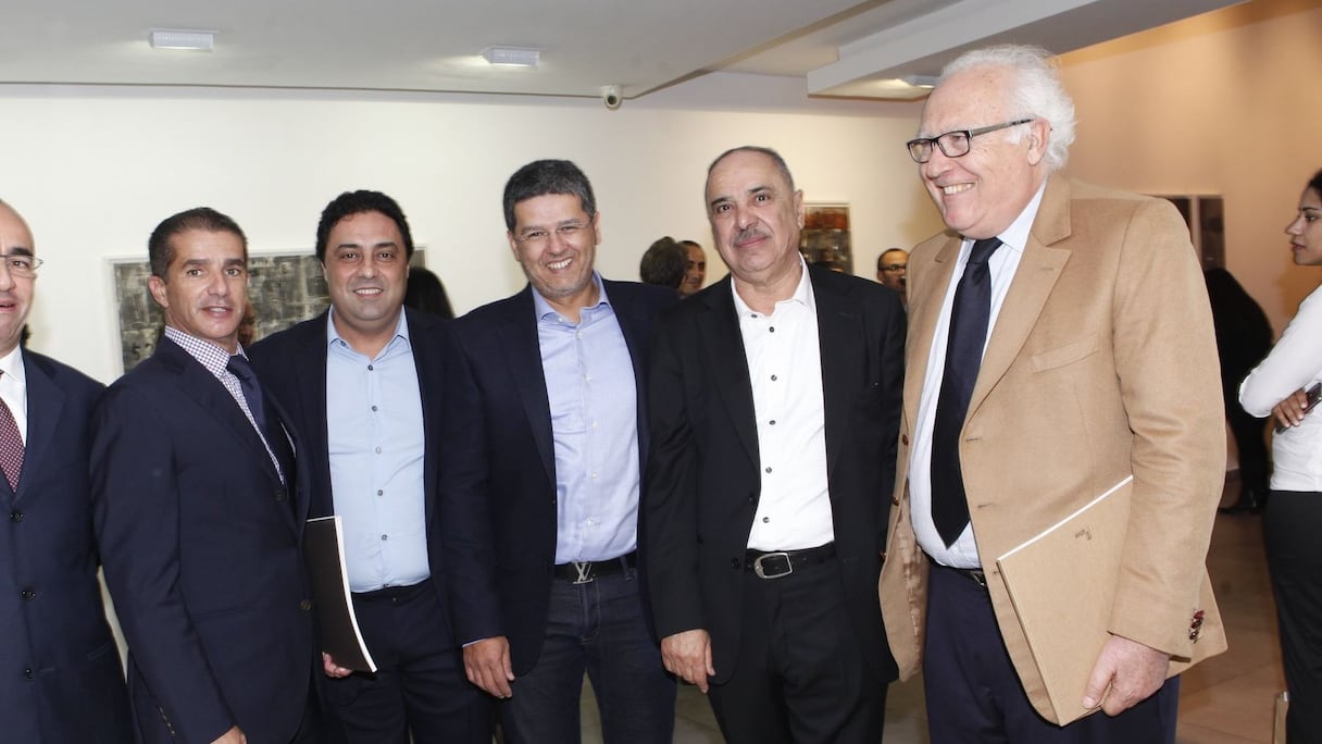 Le vernissage a pris des airs de fête, avec toutes personnalités en présence, et Youssef Nabil, de Matisse Art Gallery, semble ravi de cette soirée  et du sourire heureux de Hassan Bourkia. 
