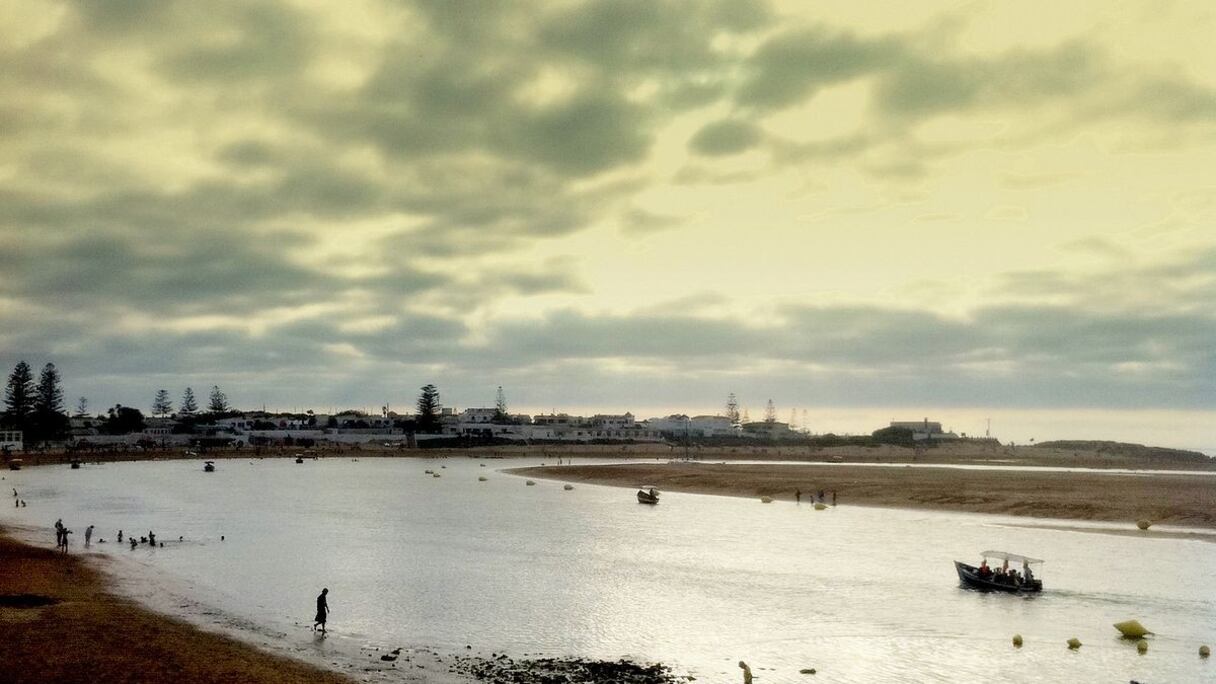 Lagune de Oualidia, dans la province de Sidi Bennour. Al-Walid (1631-1636), onzième sultan saadien, a donné son nom à cette station balnéaire, l'une des mieux protégées de la côte atlantique nord. 
