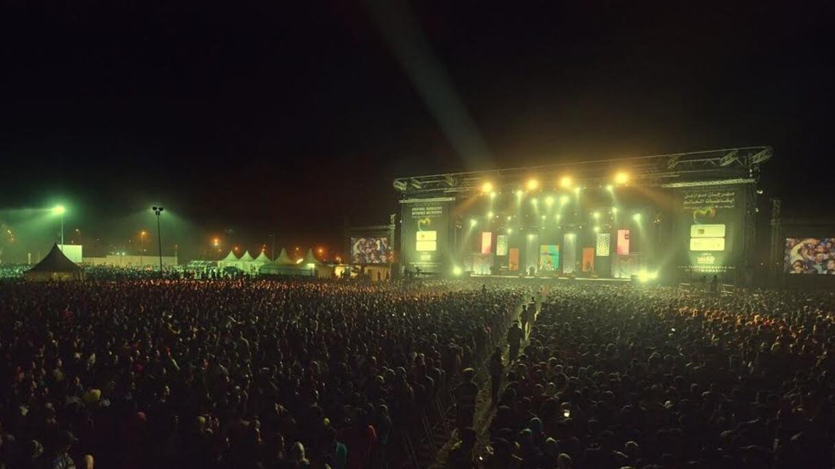 Et le nombre de personnes dans le public a atteint 230.000 personnes! 
