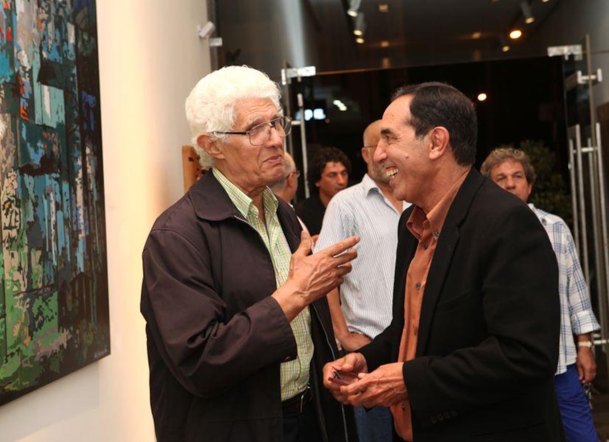 L'exposition a en effet attiré un vaste public, dont nombre d'artistes venus découvrir les nouvelles oeuvres de leur confrère. Des oeuvres qui ont séduit et faot l'unanimité. Abdallah Sadouk a été très heureux de retrouver, à cette occasion, Mohamed Hamidi.
