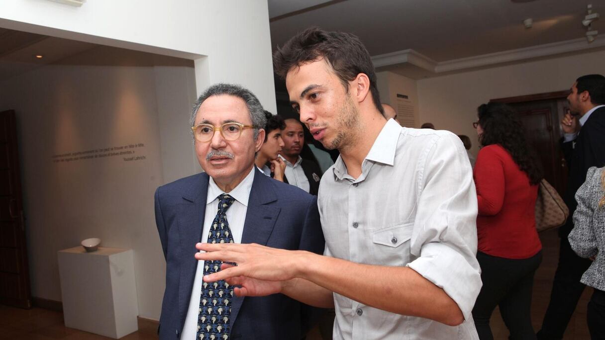 Mohammed Nafekh Lazrak, PDG d'Alliances, s'est laissé guider par l'artiste pour un voyage à travers la ville blanche.
