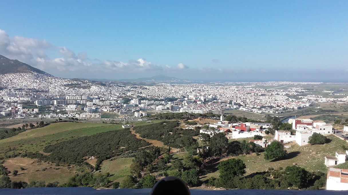 Tétouan, depuis le jbel Bouanan. Des vestiges carthaginois, maurétaniens et romains attestent de la création de la cité avant le IIIe siècle av. J.-C. Les Phéniciens y avaient déjà établi un comptoir, à l'embouchure de l'oued Martil, vers 600 av. J.-C.
